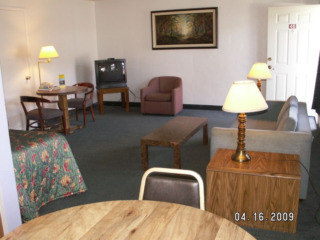 Anchorage Inn Lakeport Room photo