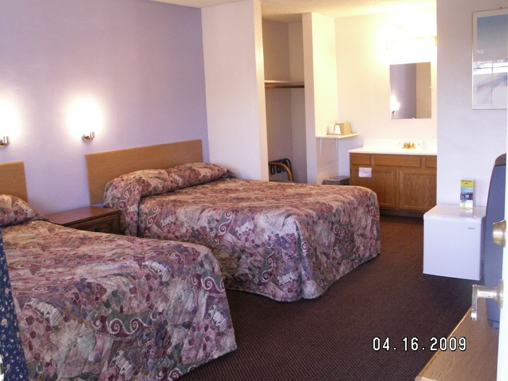Anchorage Inn Lakeport Room photo